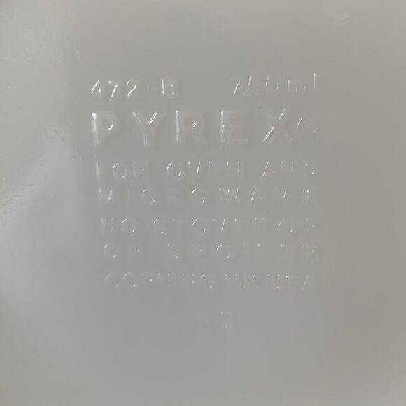 🌞Host Pick 🌞PYREX Gold & white butterfly bowl‎ - Picture 6 of 9